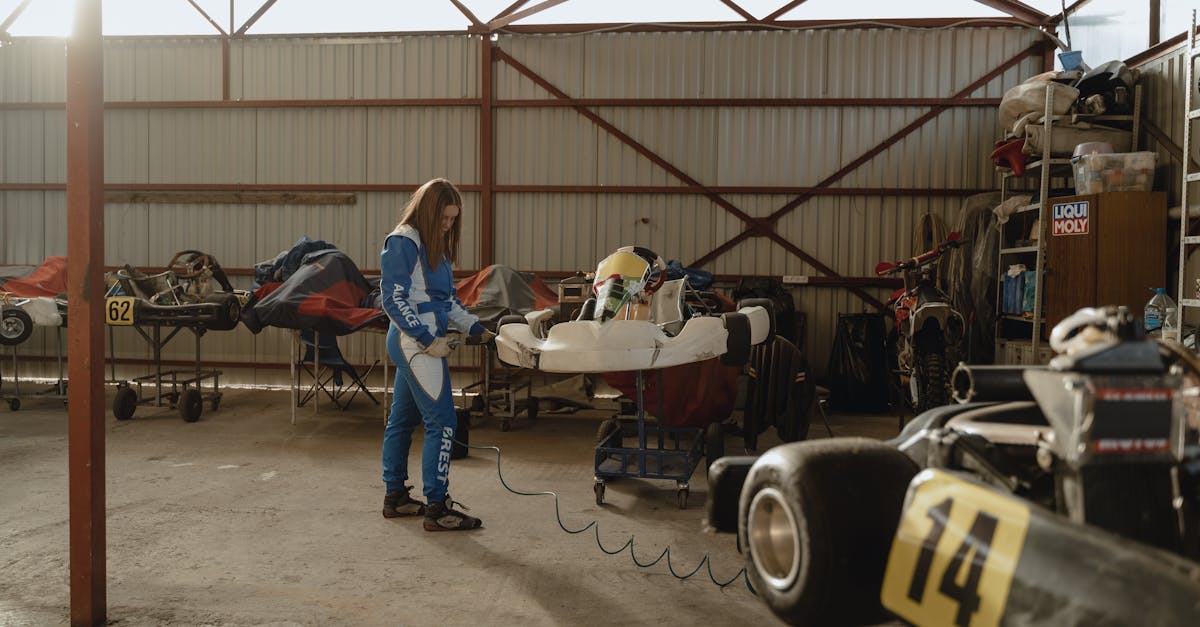 découvrez l'univers passionnant du karting : sensations fortes, compétitions palpitantes et moments inoubliables. que vous soyez débutant ou pilote expérimenté, vivez l'adrénaline sur des circuits variés et perfectionnez vos compétences au volant. prêt à relever le défi ?