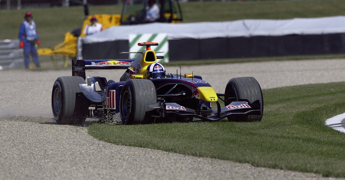 découvrez tout sur la chicane, un élément essentiel du sport automobile qui influence la stratégie de course. explorez son importance, ses impacts sur la vitesse et la maniabilité, et plongez dans l'univers des courses avec nos articles approfondis.