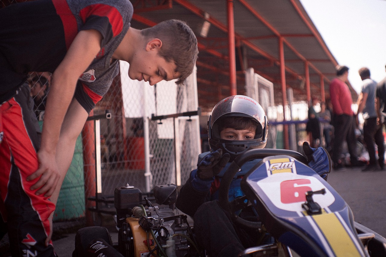 vivez une expérience de karting palpitante avec karting session : sensations fortes, circuits variés et compétitions amicales pour tous les passionnés de vitesse.