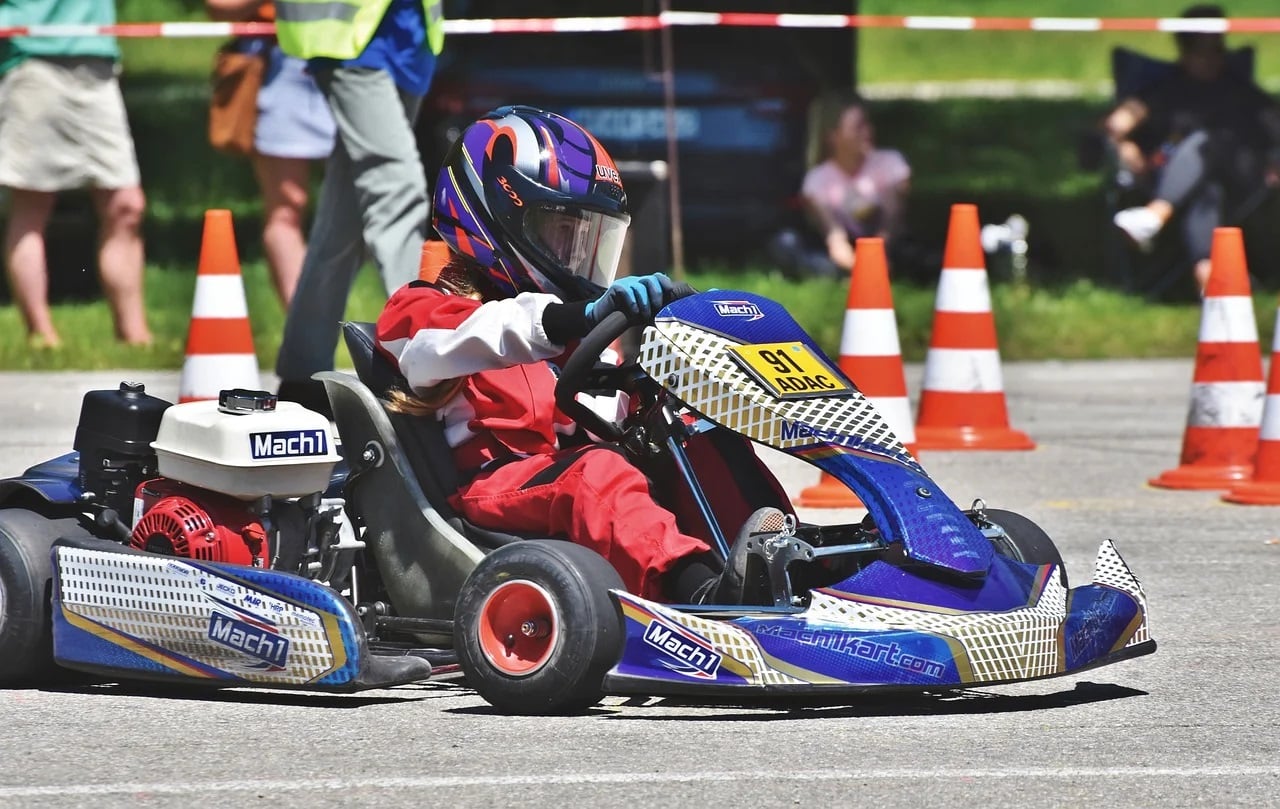 Débutant au karting : quelques astuces pour bien piloter