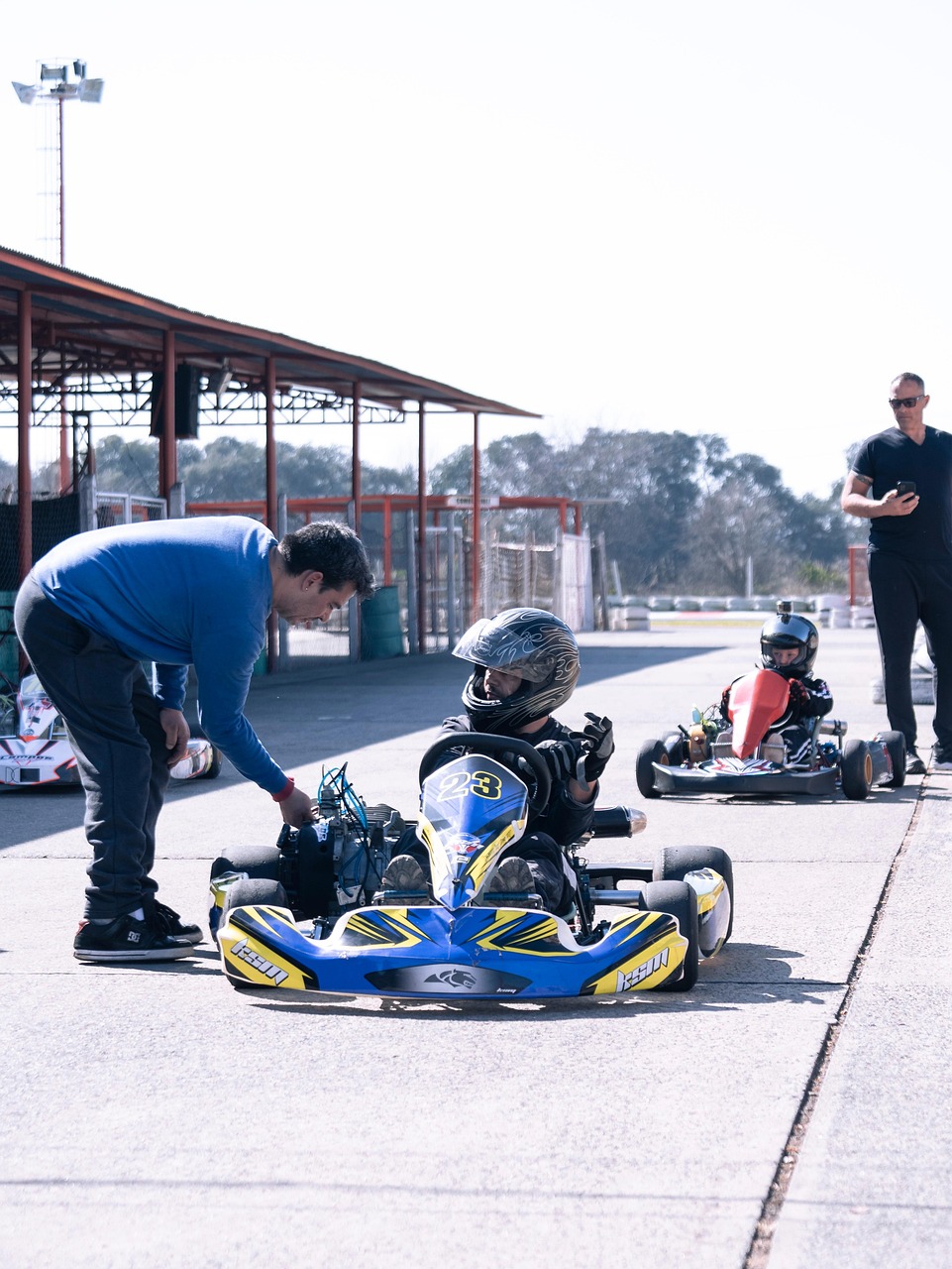 découvrez notre piste de karting offrant des sensations fortes pour tous les niveaux. amusez-vous en toute sécurité sur notre circuit moderne et convivial.