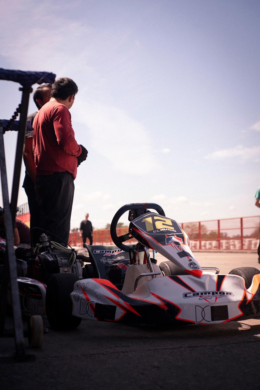 découvrez les conseils essentiels de sécurité pour les enfants pratiquant le karting afin de garantir des courses amusantes et sans danger.