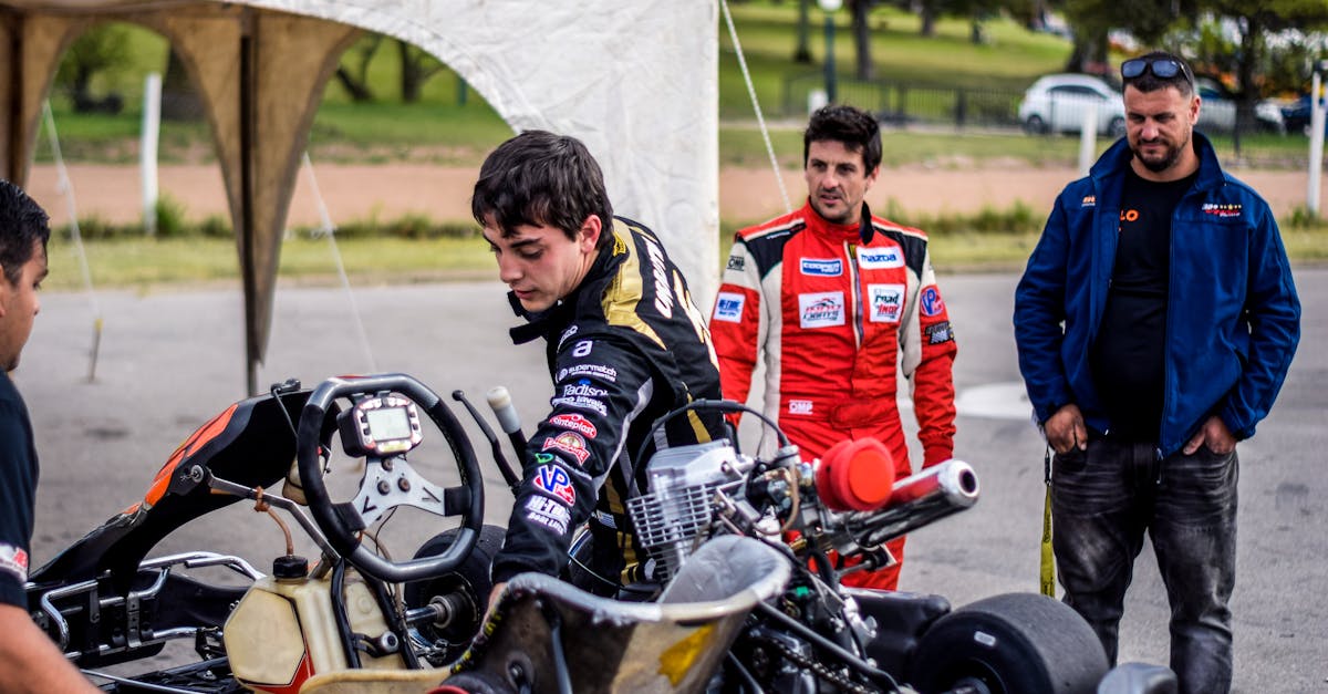 découvrez l'adrénaline du karting, une activité passionnante idéale pour les amateurs de vitesse et de sensations fortes. que vous soyez débutant ou pilote expérimenté, vivez des courses palpitantes sur des circuits adaptés à tous les niveaux. réunissez vos amis et famille pour des moments inoubliables sur la piste!