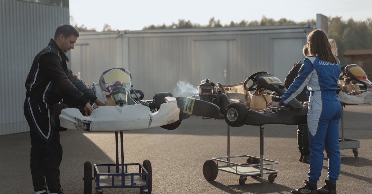 découvrez notre collection de karting suits, alliant performance et confort pour les passionnés de vitesse. conçus pour garantir une sécurité optimale sur la piste, nos vêtements de karting allient style et technicité. explorez nos modèles variés et choisissez celui qui vous accompagnera lors de vos courses.