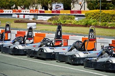Circuit karting : guide complet pour découvrir la meilleure expérience de pilotage